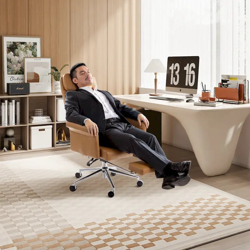 Sedia da ufficio ergonomica con schienale alto, poggiapiedi e braccioli