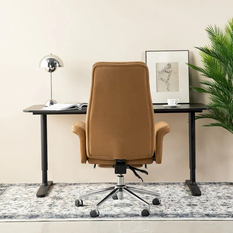 Sedia da ufficio ergonomica con schienale alto, poggiapiedi e braccioli