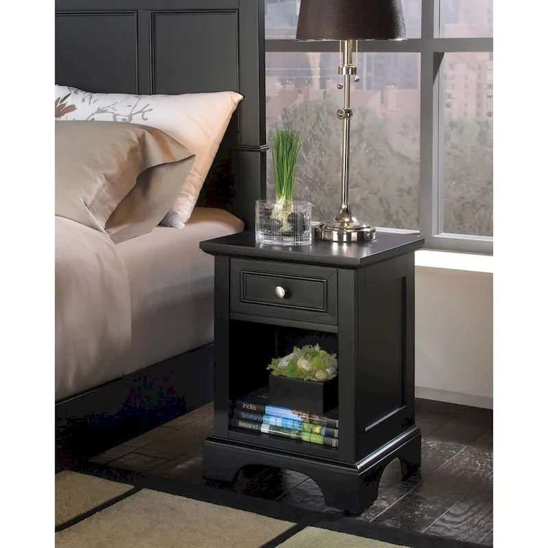 Comodino in Legno Nero con Cassetti
