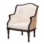 Poltrona tradizionale francese con rivestimento in tessuto beige e dettagli in legno marrone scuro
